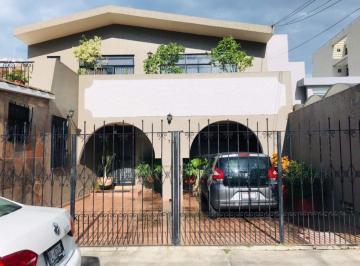 Casa · 310m² · 4 Recámaras · 2 Estacionamientos · Casa en Ventqa en Camelinas