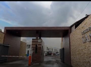 Casa · 1365m² · 4 Recámaras · 2 Estacionamientos · Casa en Venta Fracc Privado