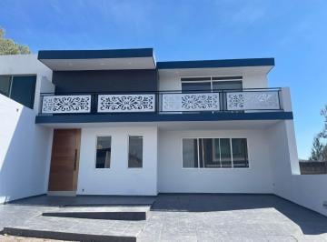 Casa · 223m² · 3 Recámaras · 3 Estacionamientos · Casa en Renta Zona Altozano