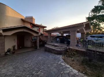 Casa · 730m² · 4 Recámaras · 4 Estacionamientos · Casa - Fraccionamiento Real Erandeni