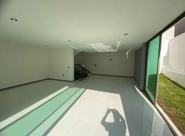 Casa · 345m² · 4 Recámaras · 3 Estacionamientos · Casa en Vistas Altozano