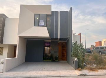 Casa · 125m² · 3 Recámaras · 2 Estacionamientos · Casa - Conjunto Habitacional Bosques Tres Marías