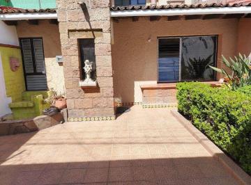 Casa · 180m² · 4 Recámaras · 2 Estacionamientos · Se Vende Casa 4 Recámaras 2.5 Baños, a 3 Cuadras del Hospital Victoria