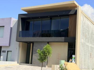 Casa · 4 Recámaras · 3 Estacionamientos · Casa 3 Niveles Rio Altozano