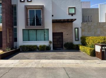 Casa · 210m² · 3 Recámaras · 2 Estacionamientos · Casa - Fraccionamiento Rincón de La Montaña