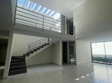 Casa · 210m² · 4 Recámaras · 3 Estacionamientos · Casa Fraccionamiento Privado Zona Altozano