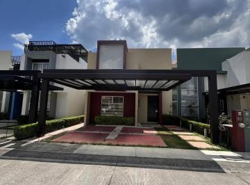 Casa en condominio · 3 Recámaras · 2 Estacionamientos · Casa en Renta en Fraccionamiento Rincón de La Montaña Altozano
