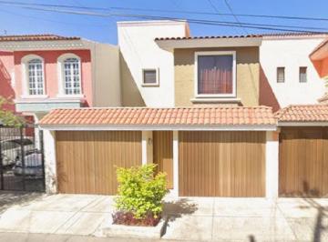 Casa de 3 habitaciones, Guadalajara · Casa en Venta en Monumental, Guadalajara, Jalisco.