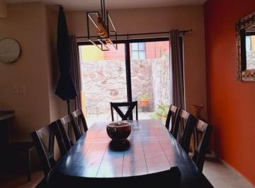Casa de 3 habitaciones, San Miguel de Allende · Casa Amueblada en Venta en Zirándaro, 3 Rec - 3 Baños, Patio y Roof.