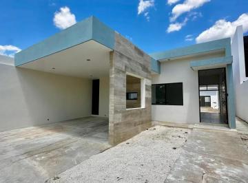 1 · Casa en Venta de 1 Piso con Alberca en Privada con Amenidades, Conkal, Merida