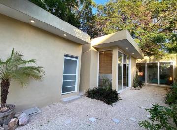 1 · Casa en Venta en Merida, en El Barrio de Santiago