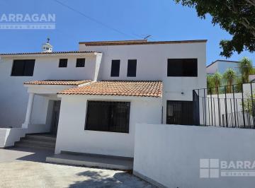 Casa · 196m² · 3 Recámaras · 3 Estacionamientos · Casa en Renta en Colinas del Parque Excelente Ubicación