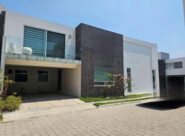 Casa de 3 habitaciones, San Pedro Cholula · Casa en Renta Ubicada en Esquina en Fraccionamiento Bosques de San Diego, Cerca Plaza San Diego