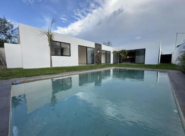 1 · Casa en Venta de Una Sola Planta en Jardines del La Rejoyada