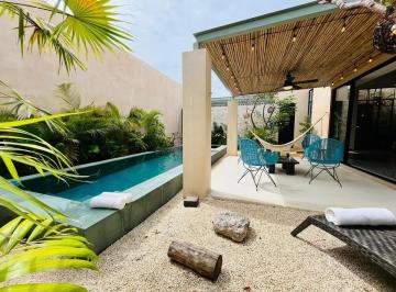 1 · Casa en Venta en Mérida Yucatán en Cholul de un Piso con Alberca y Terraza