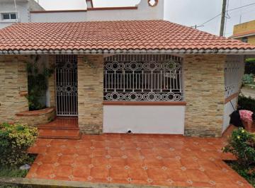 Casa de 5 habitaciones, Othón P. Blanco · Venta de Casa en Quintana Roo Chetumal Col 17 de Octubre