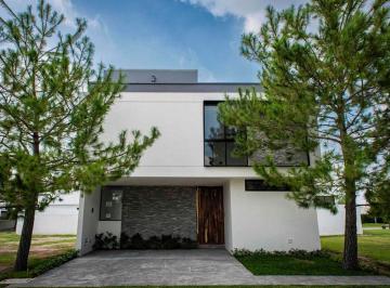 Casa de 3 habitaciones, Zapopan · Casa Venta en Privanza