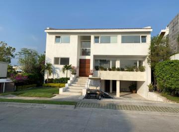Casa · 610m² · 5 Recámaras · 5 Estacionamientos · Casa en Venta en Fraccionamiento Paraiso Country Club