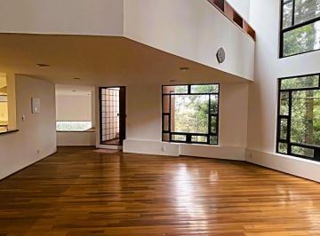 Casa en condominio de 3 habitaciones, Alvaro Obregón · Casa Remodelada en Calzada de Las Águilas con Vista a La Barranca, Jardín y Grandes Ventanales