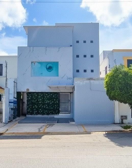 Commercial Building for Sale in Cancún with Immediate Cash Flow and Active Operations