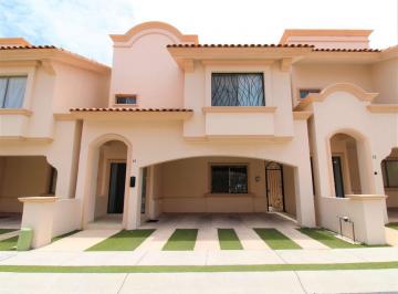 Casa en condominio de 3 habitaciones, Tlajomulco de Zúñiga · Casa en Venta en Villa California Coto Imperial