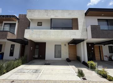 Casa · 234m² · 3 Recámaras · 2 Estacionamientos · Casa en Venta Altaria Cascatta 2