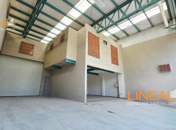 Bodega comercial · 670m² · 6 Estacionamientos · Bodega en Renta en Guadalupe