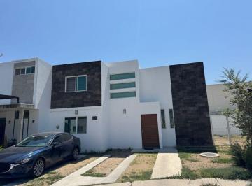 Casa en condominio · 180m² · 3 Recámaras · 3 Estacionamientos · Casa Amueblada en Renta Frente Al Tec de Monterrey | Zona Real Zapopan | 3 Recámaras