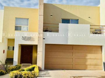 Casa de 3 habitaciones, Chihuahua · Casa de 2 Plantas en Venta Ubicado en Mision del Bosque de $8,850,000