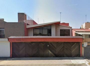 Casa de 4 habitaciones, Coyoacán · Hermosa Casa en Remate en Coyoacan Cdmx, El Costo de Remate Incluye Desalojo. C500