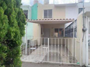 Casa de 3 habitaciones, Zapopan · Casa en Renta en Jardines del Valle, Zapopan