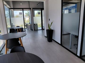 Oficina · 200m² · 8 Estacionamientos · Oficina en Renta en Conkal | Oficinas Privadas, Coworking y Oficina Virtual