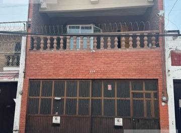 Casa · 364m² · 6 Recámaras · 2 Estacionamientos · Zona Centro Amplia Casa