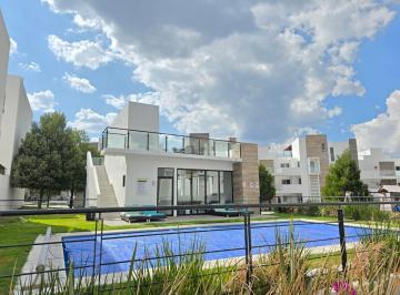Departamento de 3 habitaciones, El Marqués · Amplio Depto en Planta Baja con Jardín Privado y Alberca