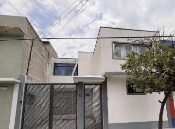Casa de 3 habitaciones, Coyoacán · Casa de 2 Niveles con 4 Recámaras y 2 Baños. Cocina Equipada, 1 Estacionamiento