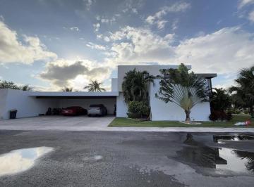 1 · Residencia de Lujo en Privada con Amenidades – Norte de Mérida
