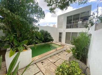 1 · Oportunidad Única: Venta Decasa Renovada con Piscina y Acabados de Lujo, Mérida