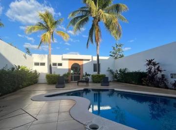 1 · Casa Amplia en Venta en Vista Alegre con Piscina, Mérida, Yucatan