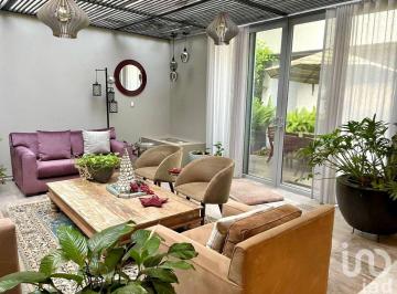 Casa · 304m² · 4 Recámaras · 3 Estacionamientos · Hermosa Casa en Venta en Santa Fe La Loma