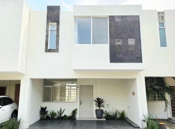 Casa en condominio de 3 habitaciones, Zapopan · Casa en Venta en Coto Privado Sobre Camino Bosques de San Isidro