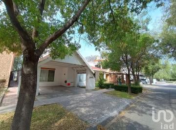 Casa · 279m² · 5 Recámaras · 2 Estacionamientos · Casa en Venta Pulgas Pandas Norte Aguascalientes Junto Al Campo de Golf