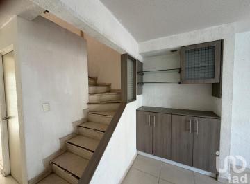 Casa · 101m² · 4 Recámaras · 1 Estacionamiento · Se Vende Casa en Col. Bosque de Chapultepec con 2 Recámaras en Planta Baja