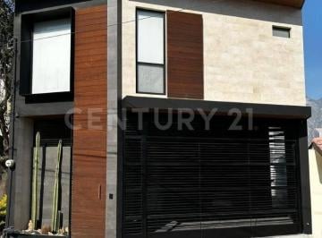 Casa · 273m² · 3 Recámaras · 2 Estacionamientos · Venta de Casa | Real del Valle | Santa Catarina | Nuevo Leon.