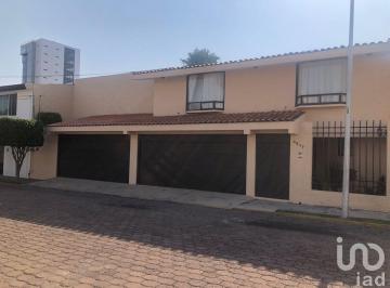 Casa · 393m² · 3 Recámaras · 4 Estacionamientos · Casa en Venta en Arcos del Sur, Zavaleta, Puebla