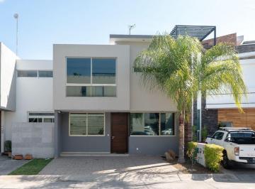 Casa en condominio · 204m² · 3 Recámaras · 2 Estacionamientos · Vive en Bosques de Santa Anita