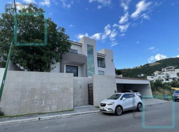 Casa · 420m² · 3 Recámaras · 3 Estacionamientos · Casa en Renta Colonia Sierra Alta Zona Carretera Nacional Monterrey