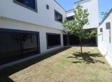 Casa · 410m² · 4 Recámaras · 2 Estacionamientos · Casa en Venta Las Viñas Cerrada San Francisco Al Norte Torreon, Coah.