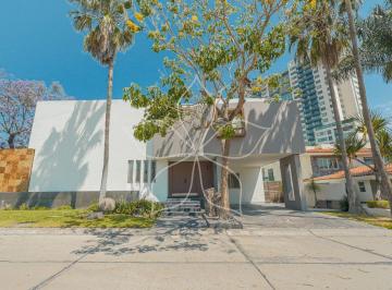 Casa de 3 habitaciones, Zapopan · Residencia en Venta Ubicada en Puerta Hierro, Jal, Zapopan