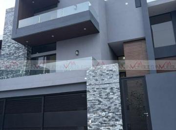 Casa · 480m² · 5 Recámaras · 3 Estacionamientos · Casa en Venta en Santiago