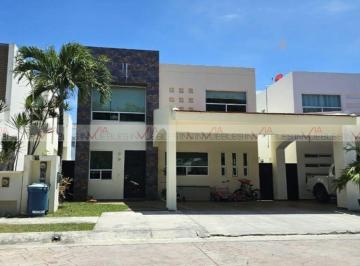 Casa · 279m² · 3 Recámaras · 2 Estacionamientos · Casa en Venta en Benito Juárez